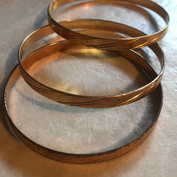 Gold bangles - Picture 1 of 3